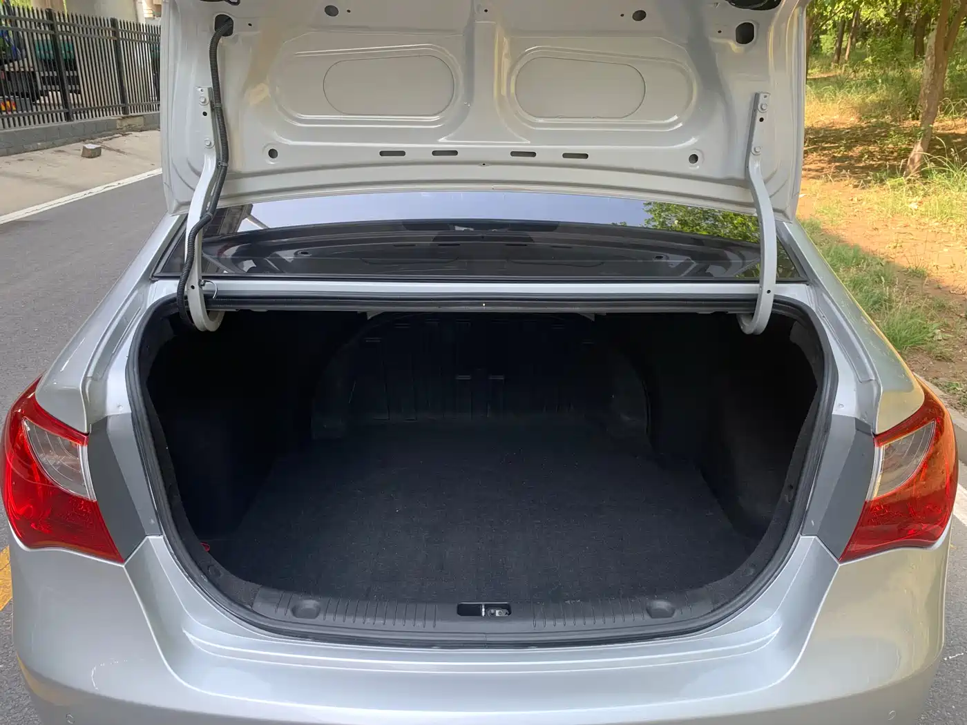 Hyundai Elantra 2011 1.6L Automatic Comfort фото 11