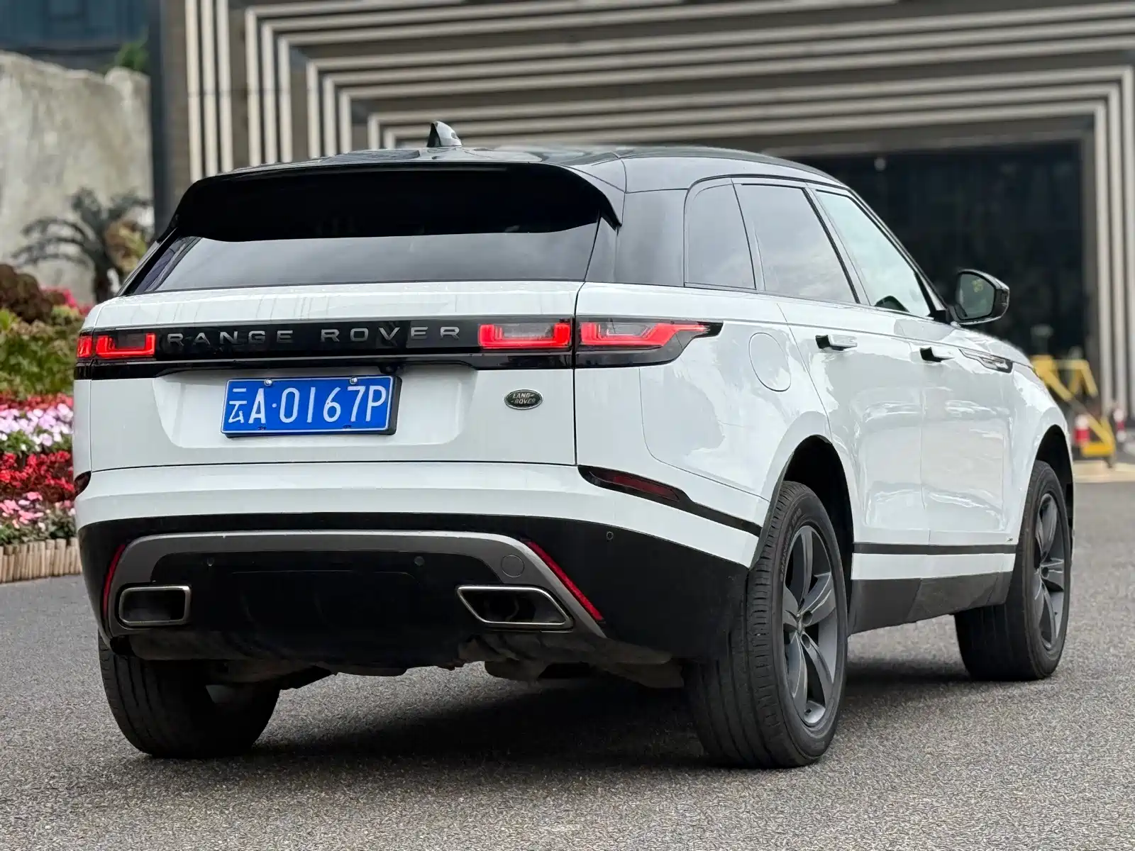 Фото 16 - Land Rover Range Rover Velar