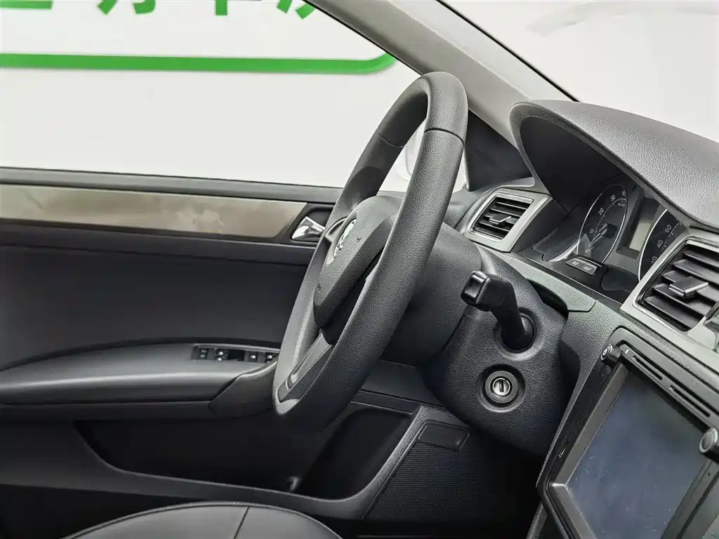 Škoda Skoda Rapid Spaceback 2016 Facelift 1.6L Manual Innovation Edition фото 22