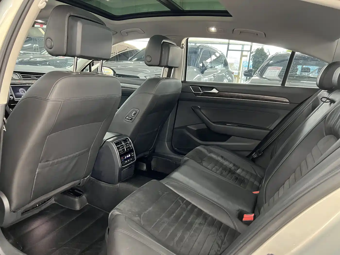 Volkswagen Magotan 2017 380TSI DSG Luxury фото 6