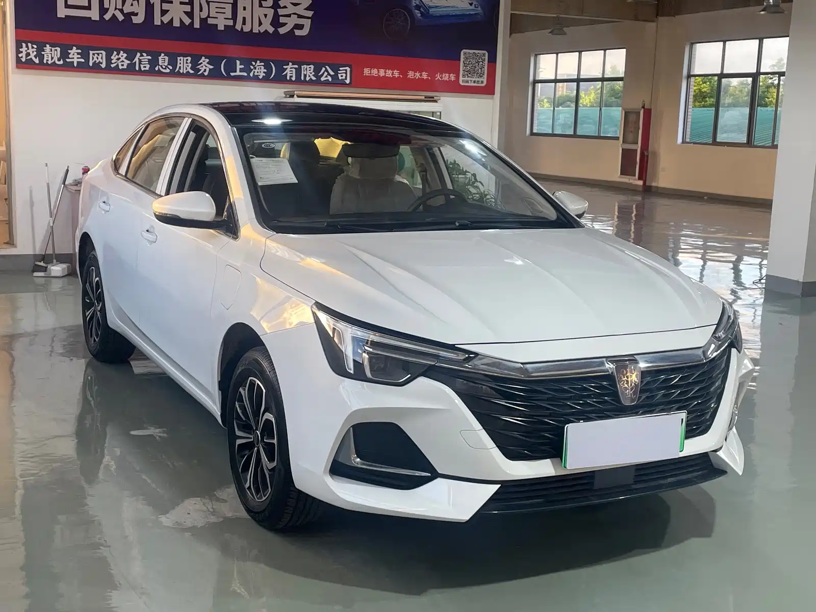 Photo 3 - Roewe i6 MAX EV