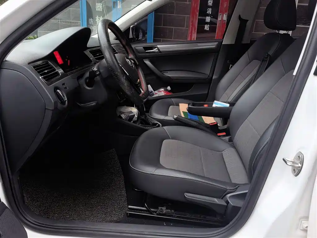 Volkswagen Santana 2018 1.5L Automatic Comfort Edition фото 12