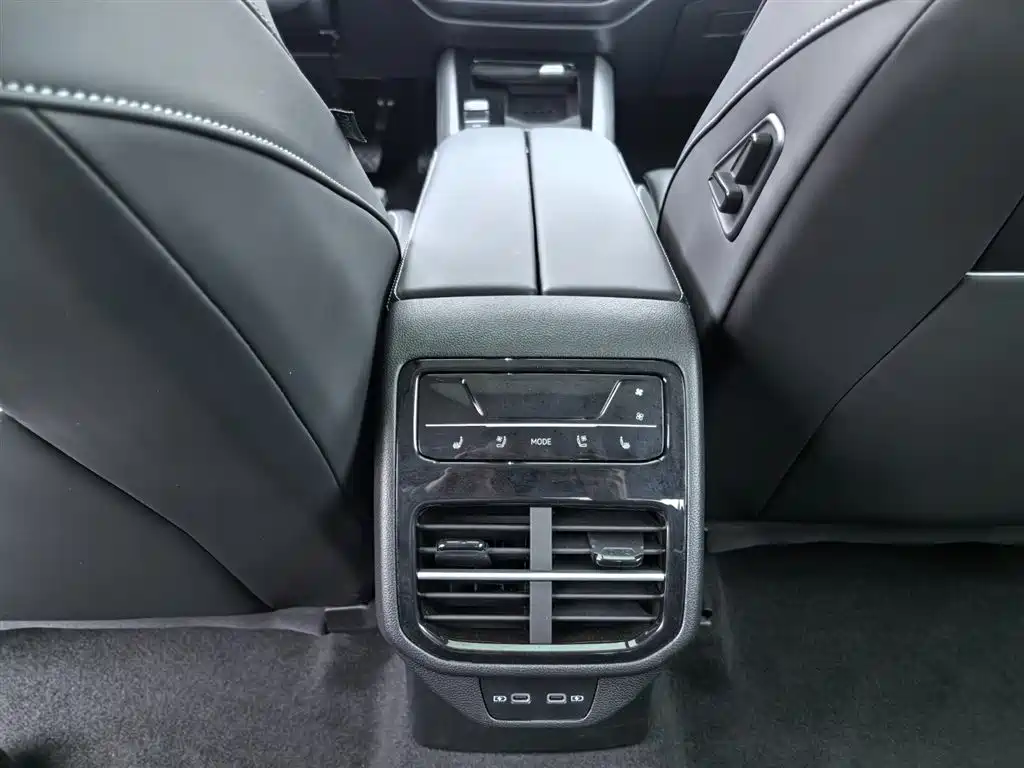 Volkswagen Passat 2025 Pro 380TSI Dragon Prestige Edition фото 13