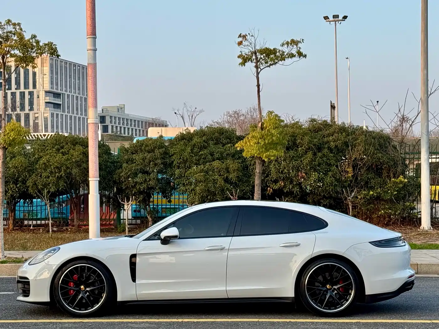 Porsche Panamera 2023 Panamera 2.9T Platinum Edition фото 8