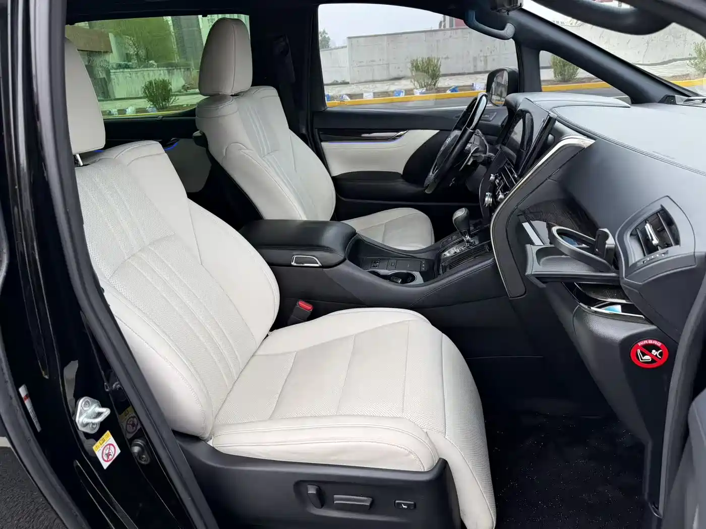 Toyota Vellfire 2019 Hybrid 2.5L HV Premium Edition фото 13