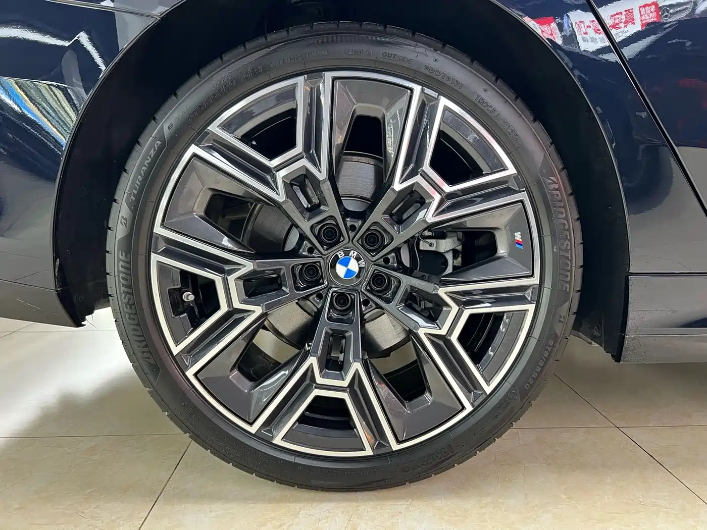 BMW 5 Series 2025 530Li Premium M Sport Package фото 28