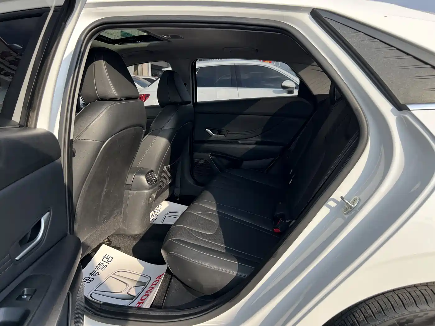 Hyundai Elantra 2023 Model 1.5L CVT LUX Premium Edition фото 8