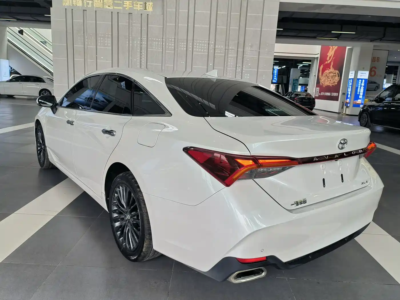 Toyota Avalon 2022 2.0L XLE Premium фото 4