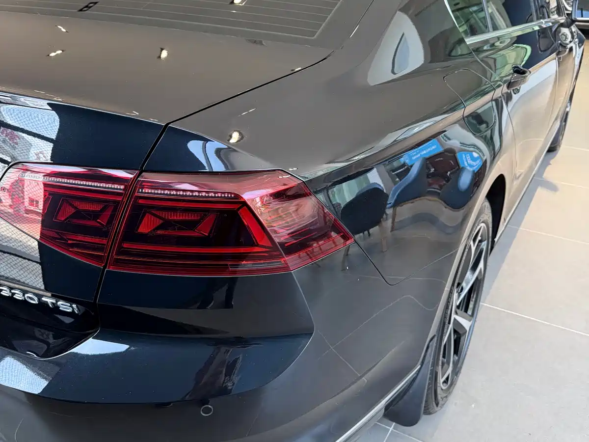 Volkswagen Magotan 2023 Model 2 Million Commemorative Edition 330TSI DSG Luxury фото 3