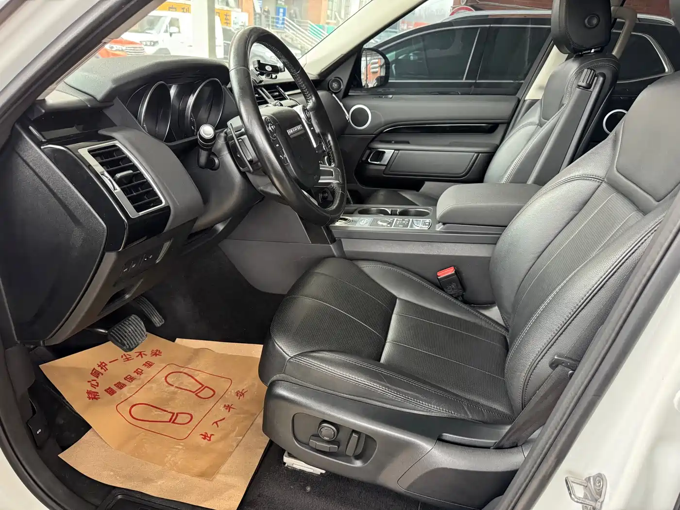 Land Rover Discovery 2017 3.0 SC V6 SE фото 7