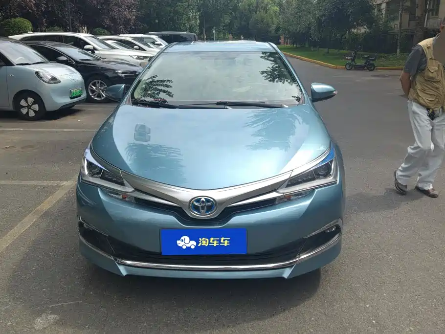 Фото 2 - Toyota Corolla