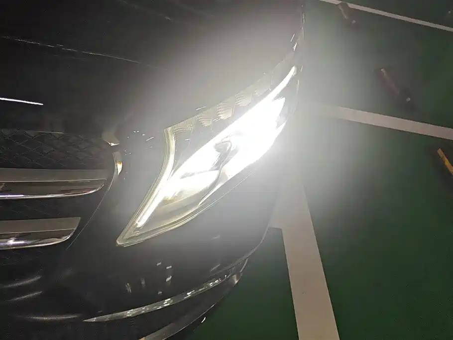 MERCEDES-BENZ V CLASS