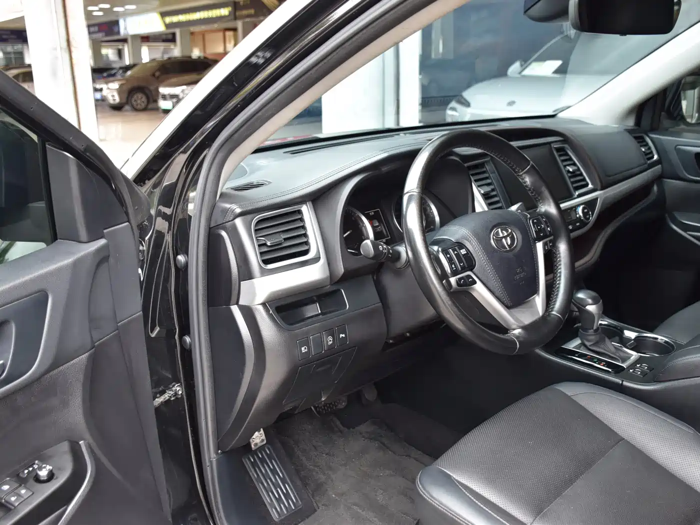 Toyota Highlander 2021 2.0T FWD Luxury 7-Seater фото 9