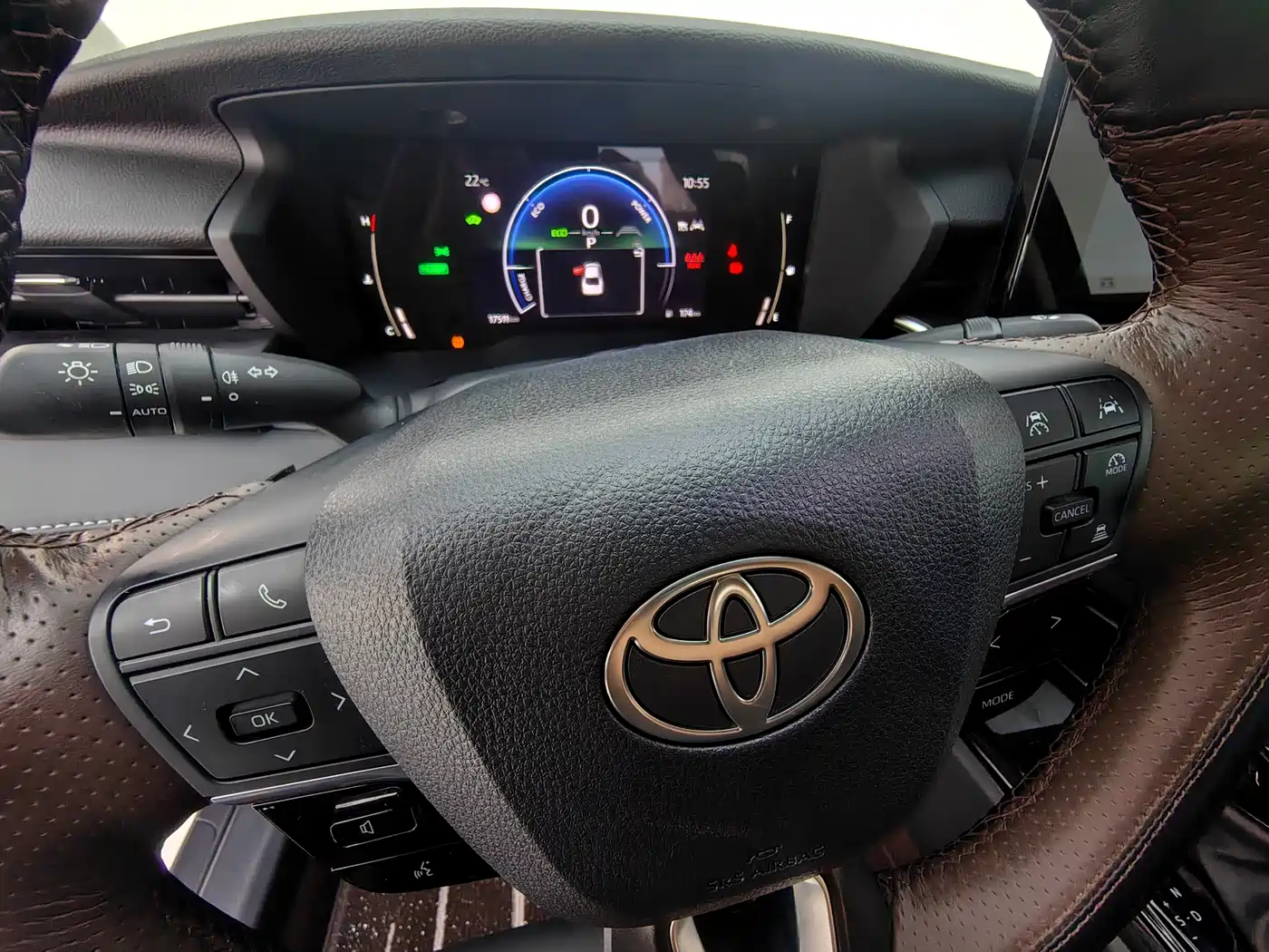 Toyota Camry 2024 Hybrid 2.0HGVP Luxury Edition фото 9
