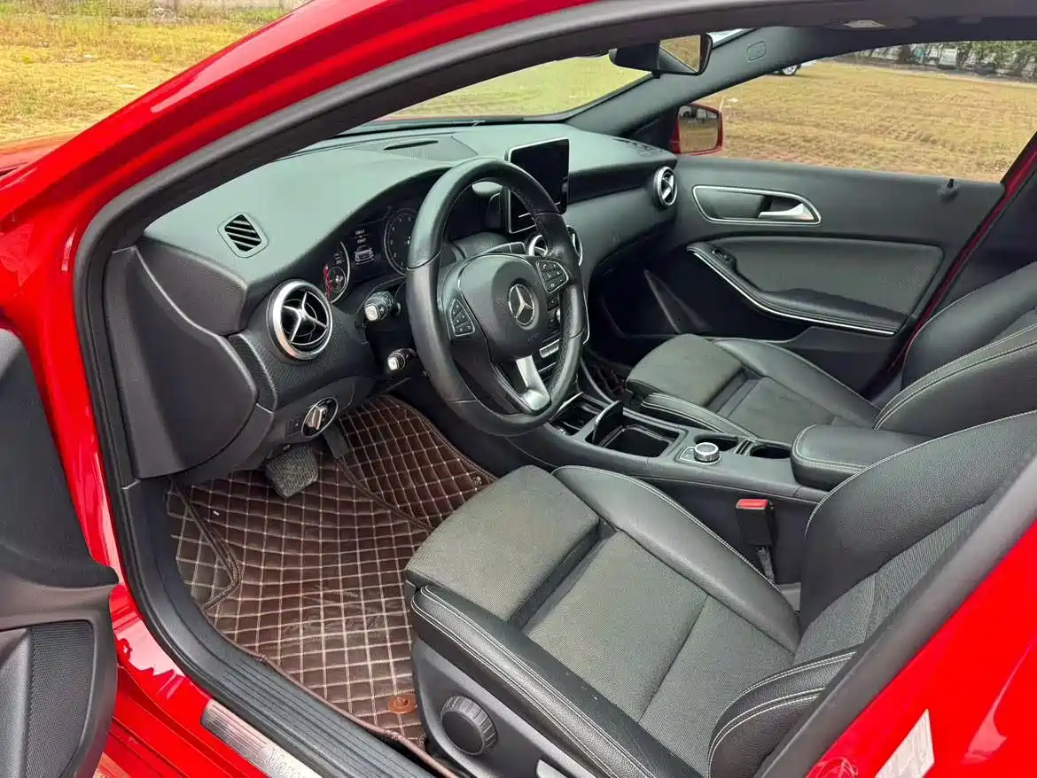 Mercedes-Benz A-Class (Import) 2016 A 200 Dynamic фото 4