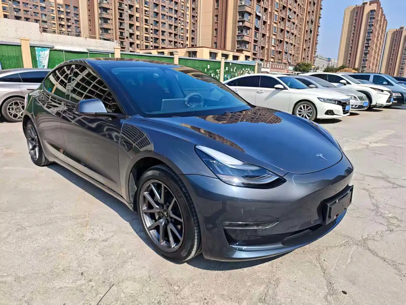 TESLA MODEL 3