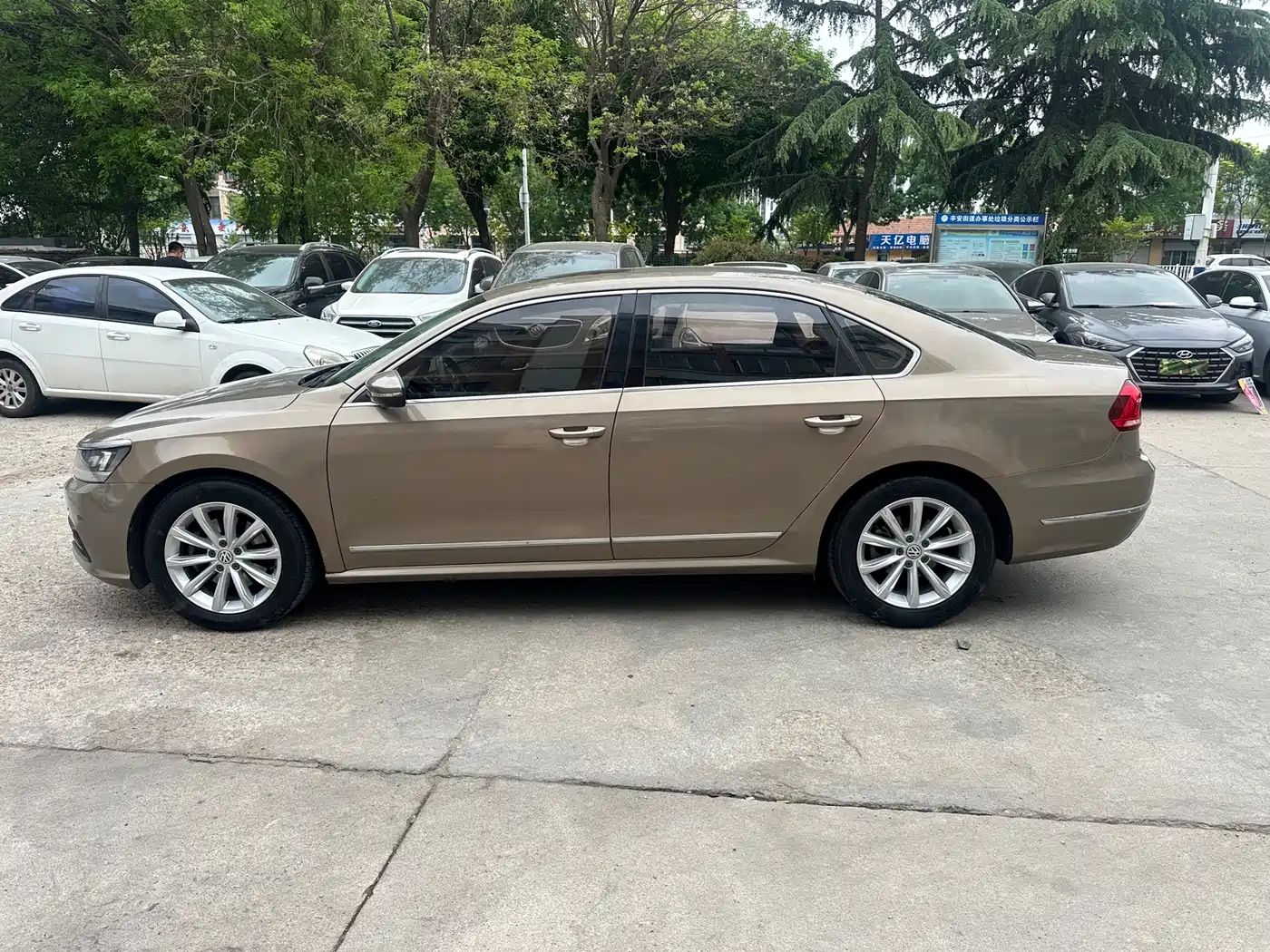 Volkswagen Passat 2016 280TSI DSG Honor Edition фото 19