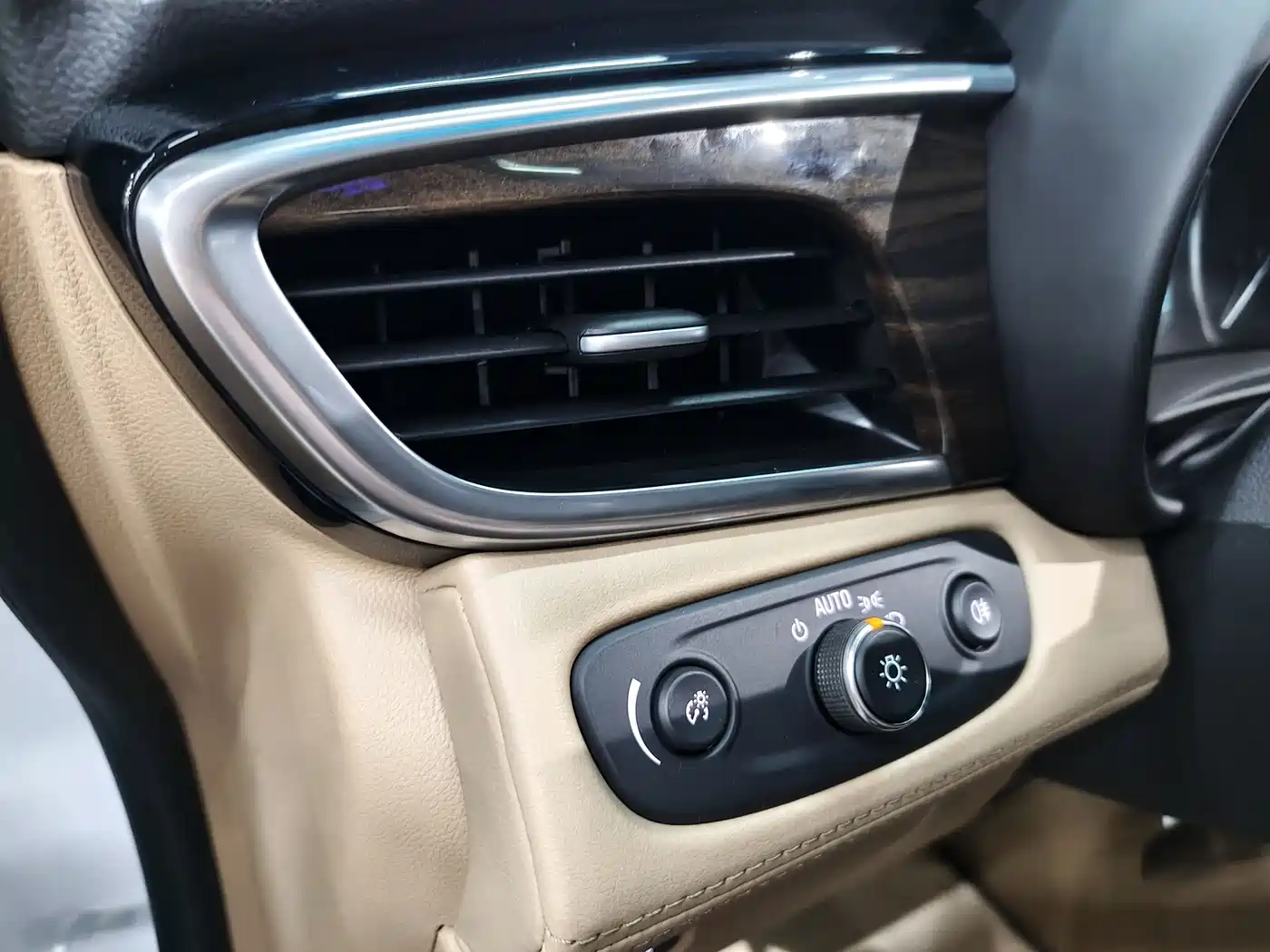 Buick GL8 2018 ES 28T Luxury Type China VI фото 10