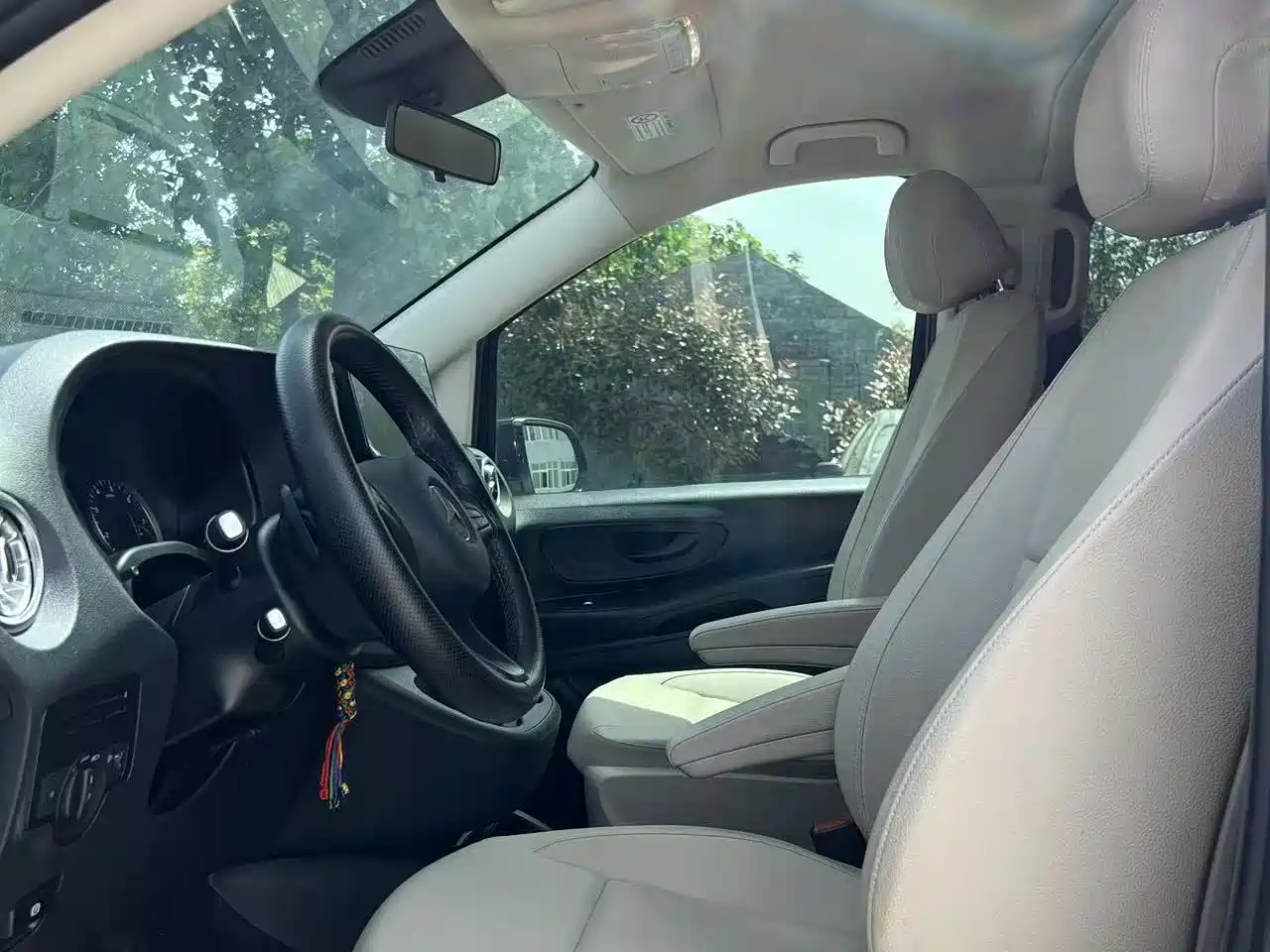 Mercedes-Benz Vito 2023 2.0T Elite 9-Seater фото 4