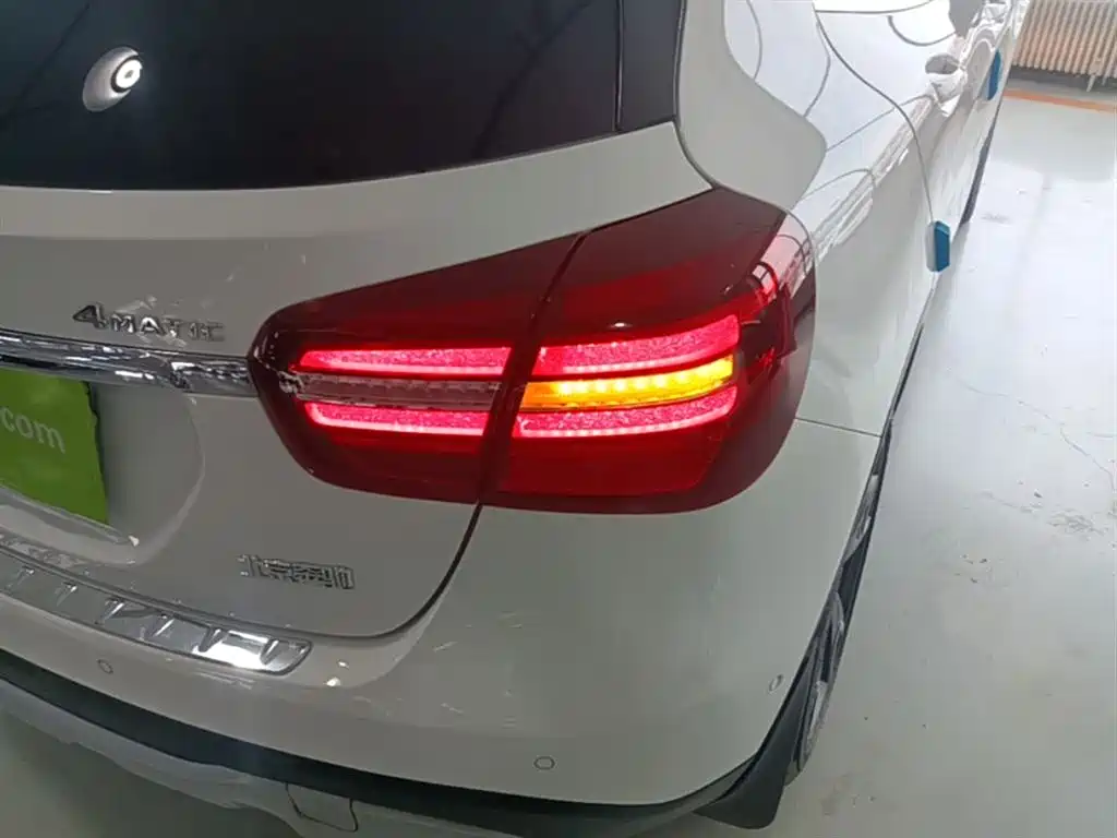 Mercedes-Benz GLA 2017 GLA 220 4MATIC Fashion фото 8