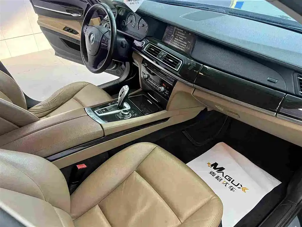 BMW 7 Series 2011 730Li Elegance фото 10