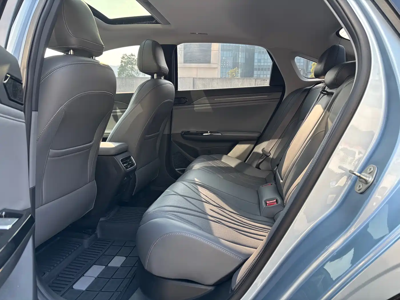 Geely Galaxy Galaxy L6 2025 EM-i 140km Starship Edition фото 6