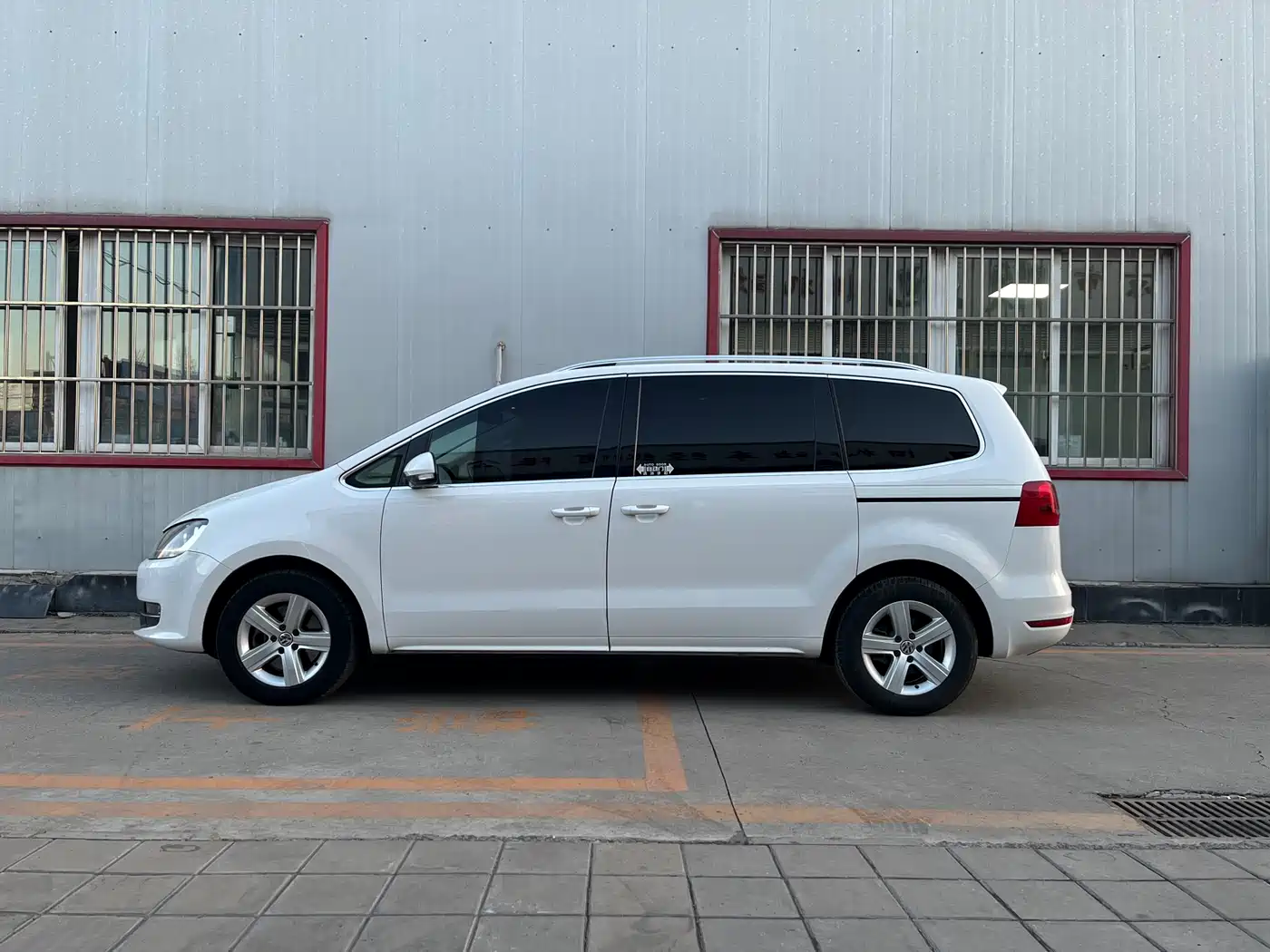Volkswagen Sharan 2013 1.8TSI Comfort Euro IV фото 2