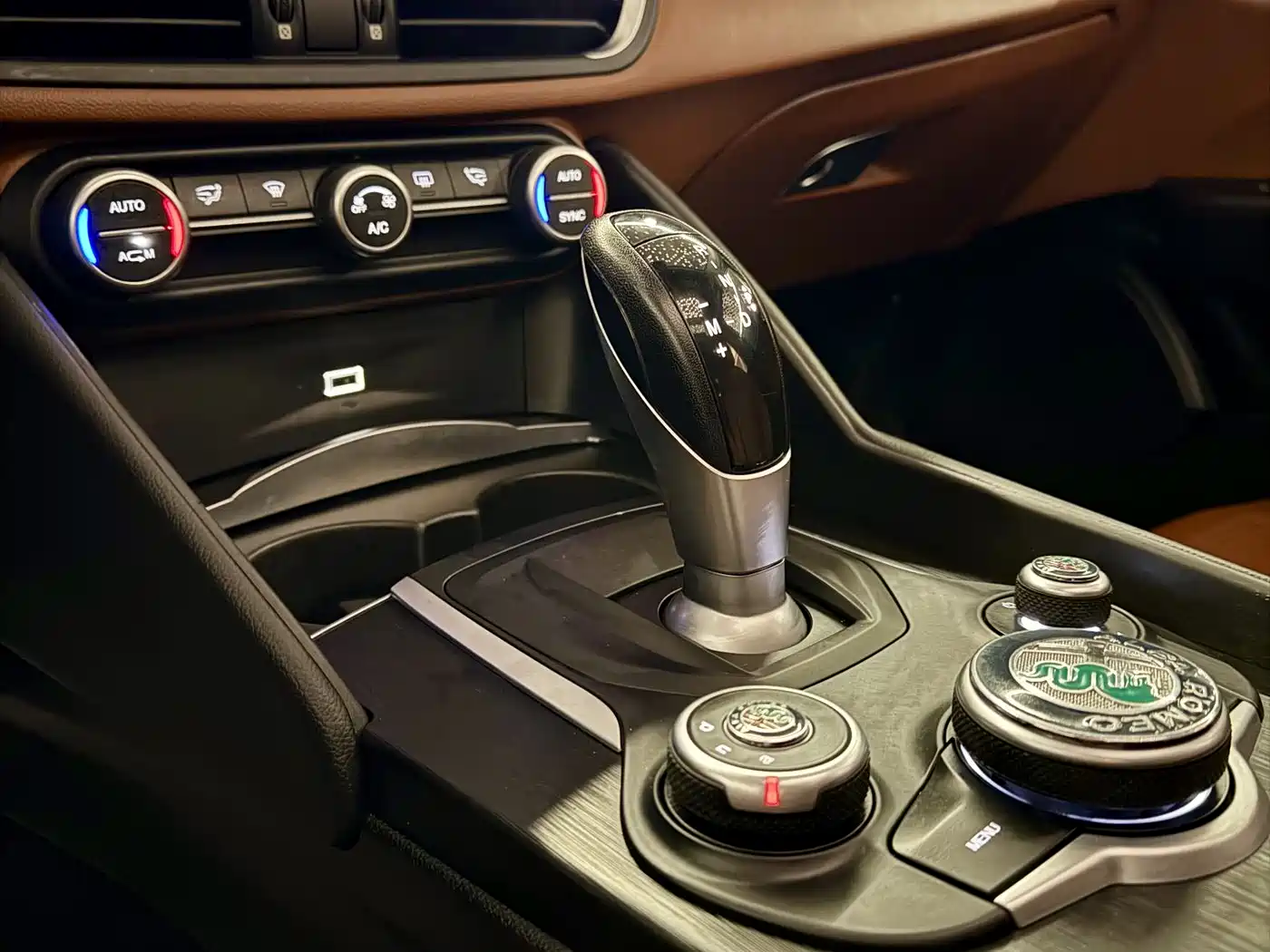 Alfa Romeo Giulia 2019 2017 2.0T 280HP Luxury Edition