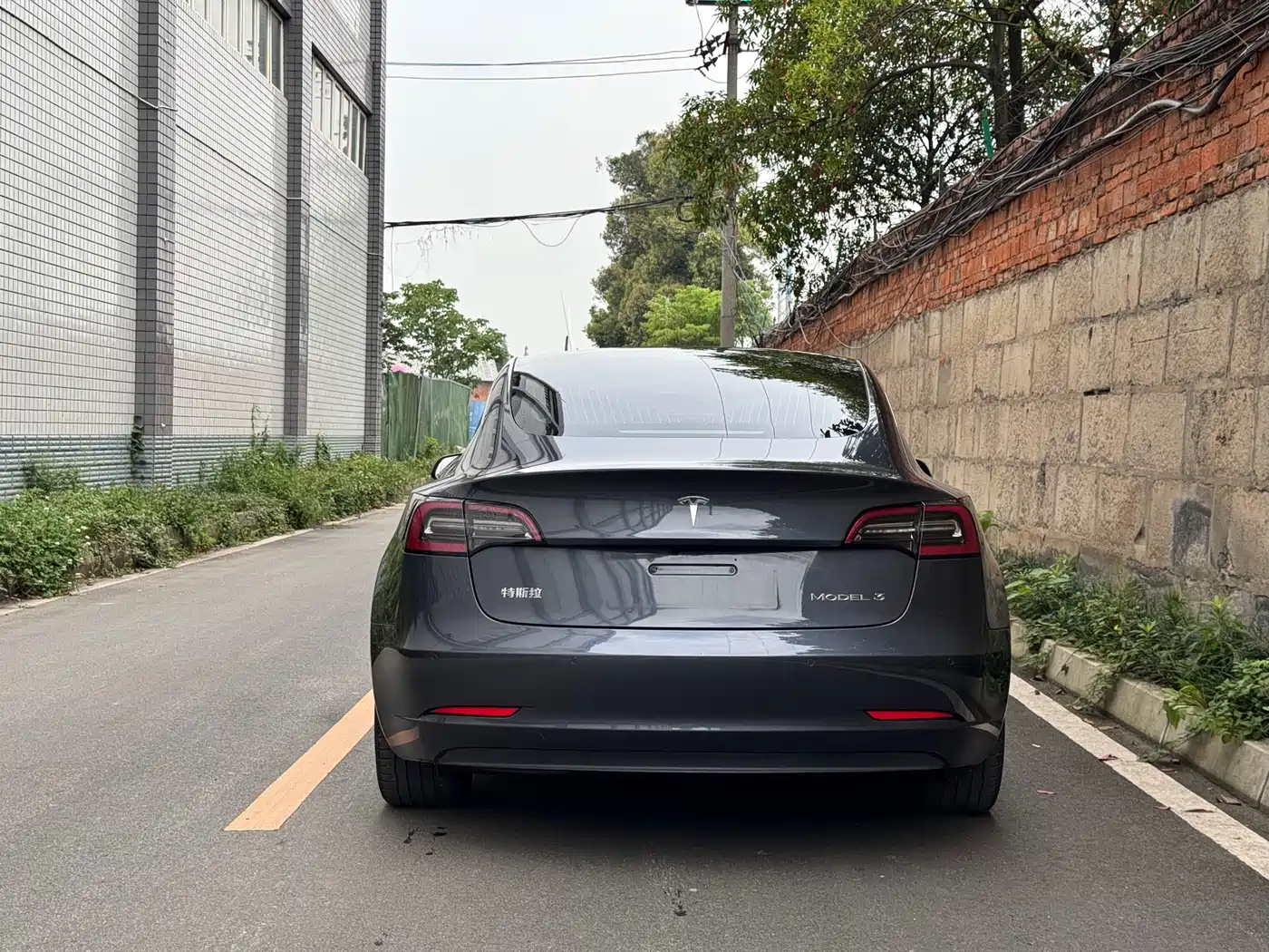 TESLA MODEL 3