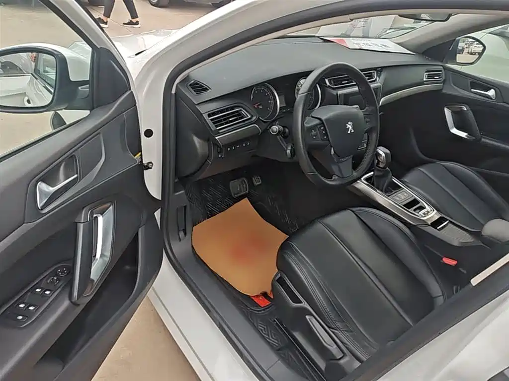 Peugeot 408 2016 1.6T Automatic Luxury Edition фото 16