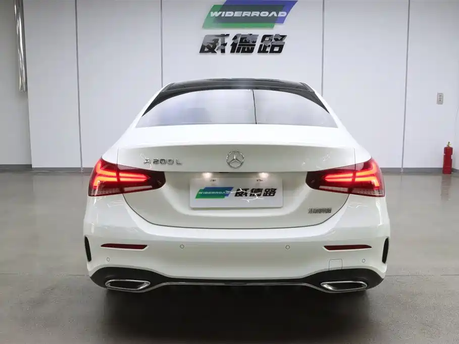 Mercedes-Benz A-Class 2019 A 200 L Sport Sedan фото 4