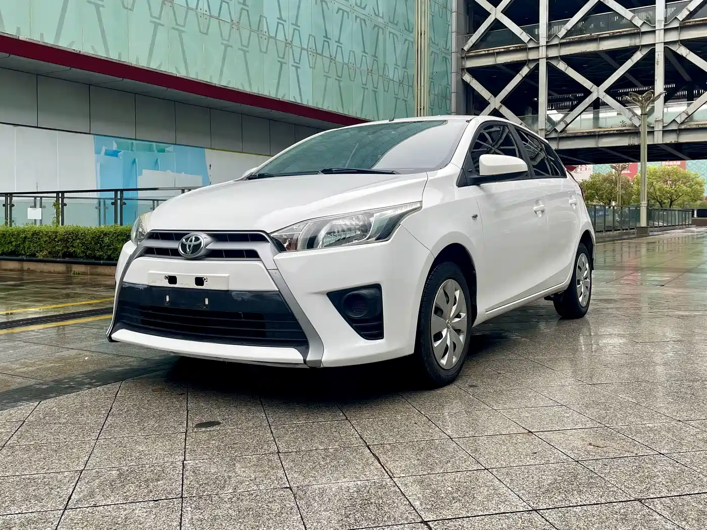 Toyota YARiS L Zhi Xuan 2015 1.5E Auto Charming Edition
