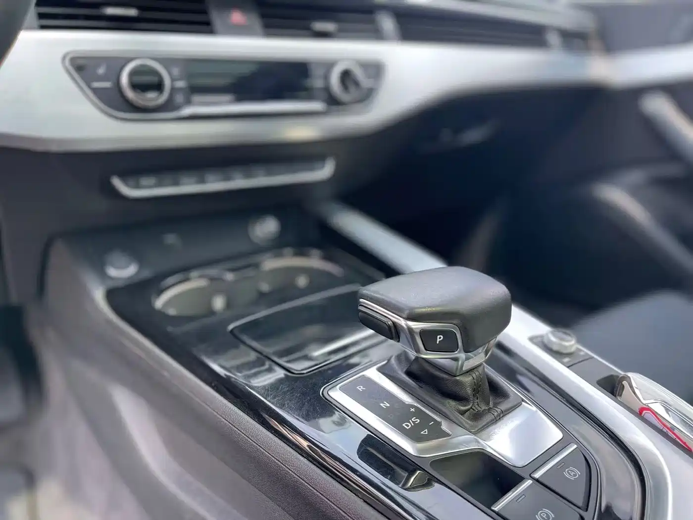 Audi A4L 2020 40 TFSI Luxury Dynamic фото 13