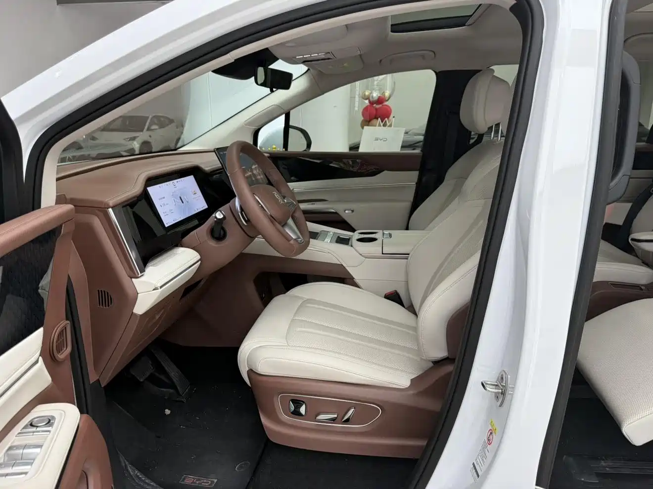BYD Xia 2025 2025 DM-i 1.5T 100km Surpass Edition