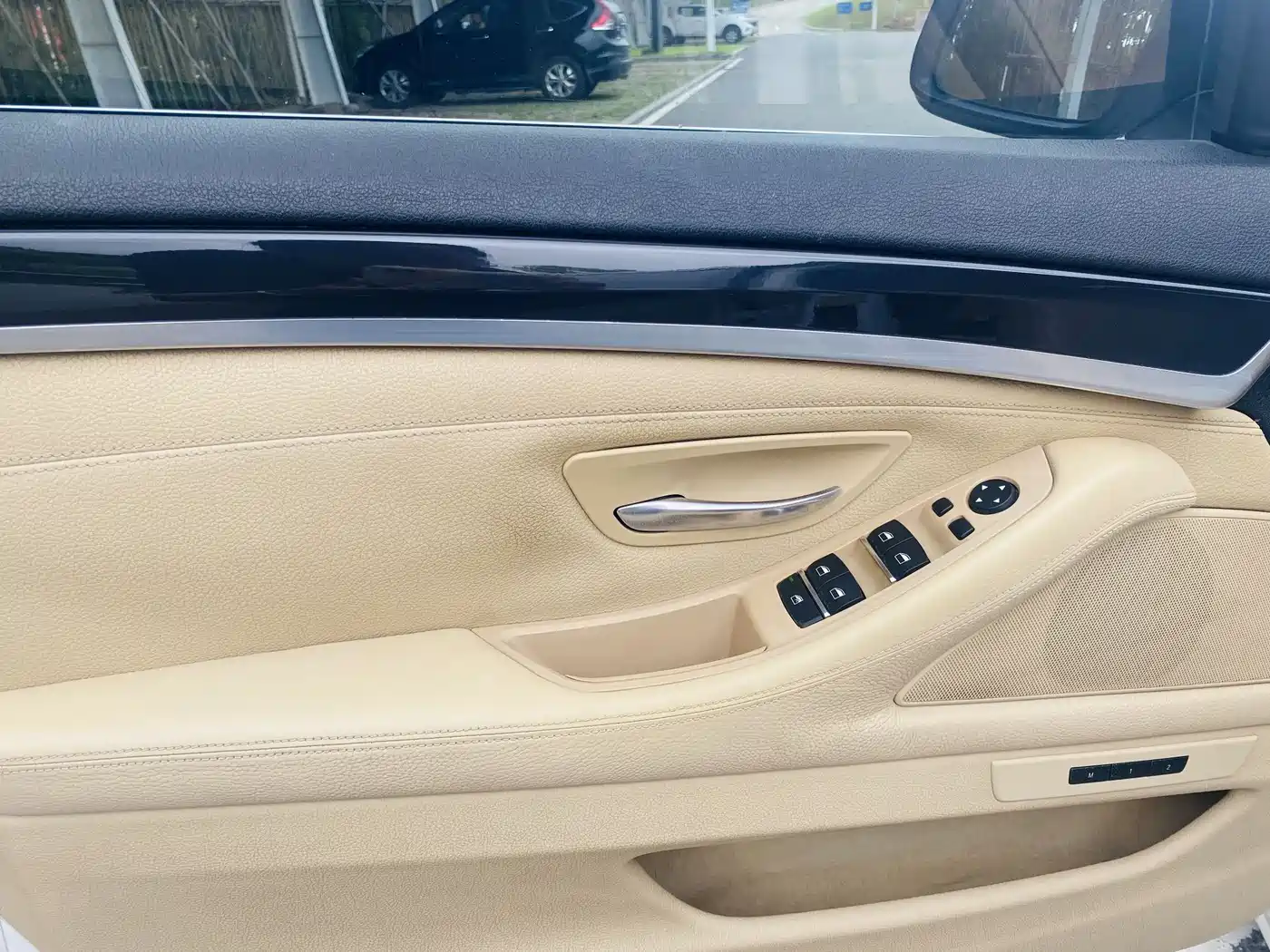 BMW 5 Series 2011 523Li Leading фото 9