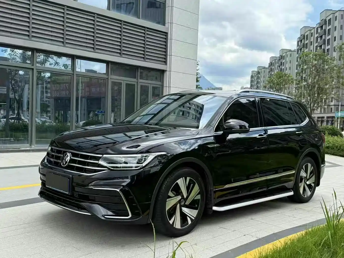 Фото 1 - Volkswagen Tiguan L