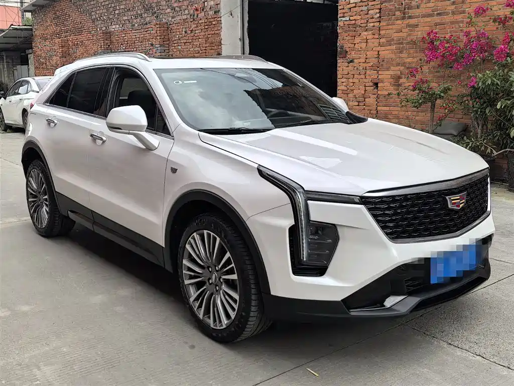 CADILLAC XT4