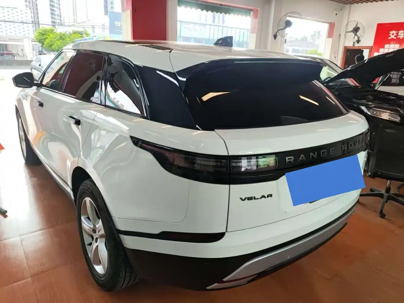 Land Rover Range Rover Velar 2024 2023 250PS
