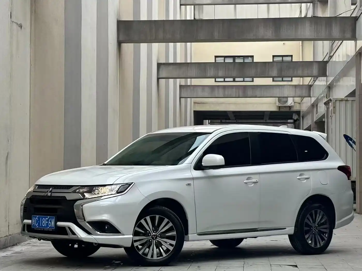 Mitsubishi Outlander 2023 2023 1.5T CVT FWD Premium Edition 5-seater
