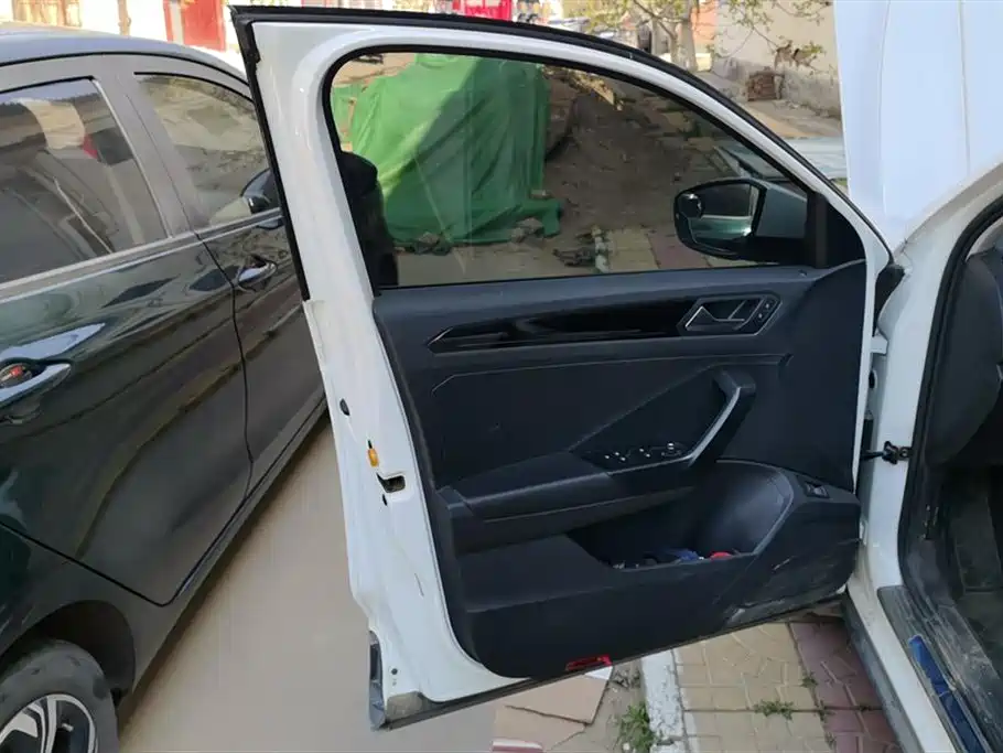 VOLKSWAGEN T ROC EXPLORING SONGS