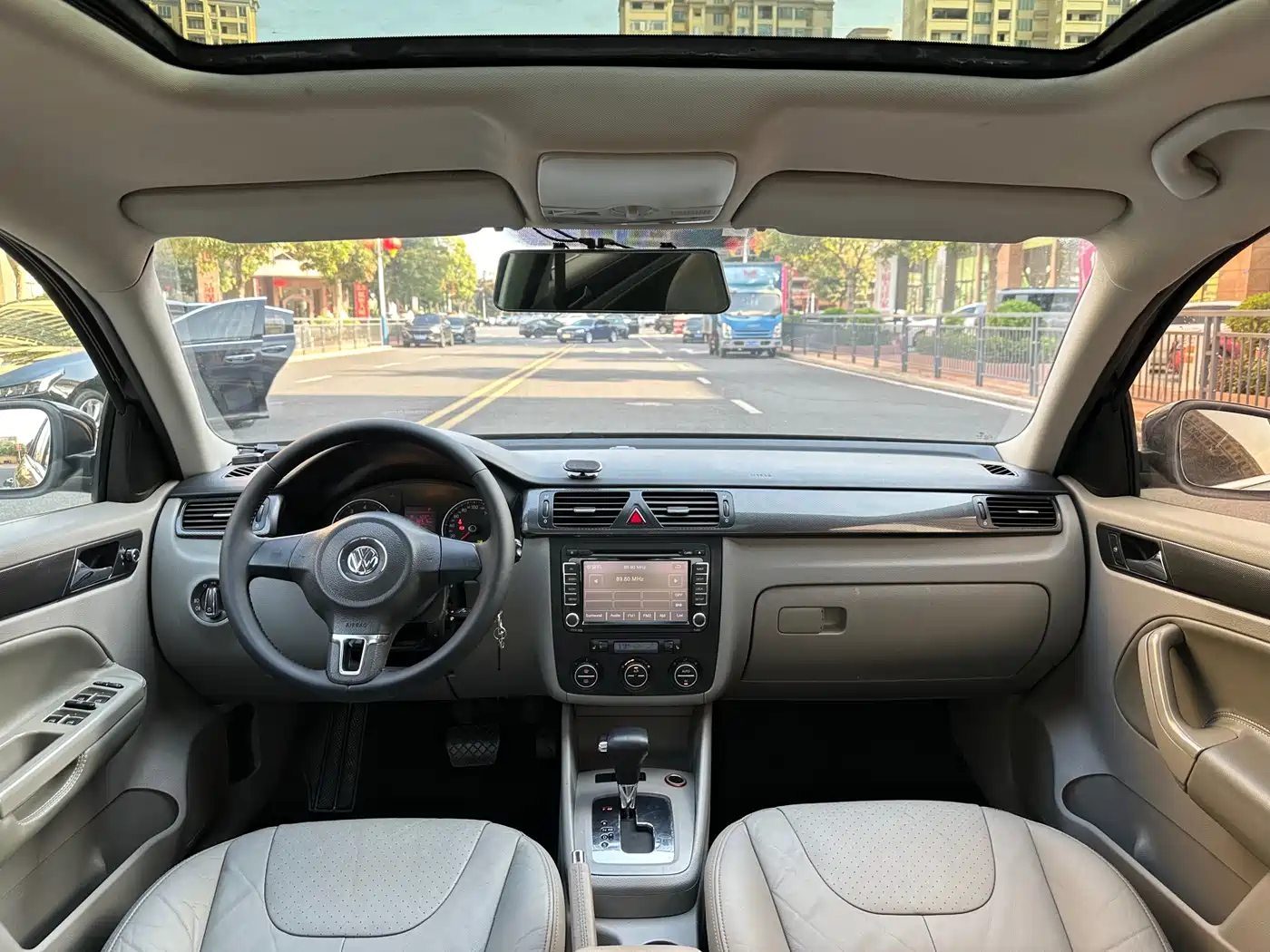 Volkswagen Bora 2013 2012 1.6L Automatic Luxury Model