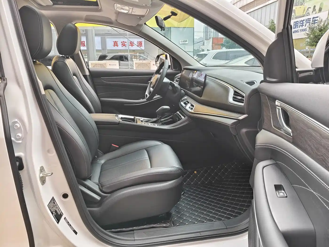 Dongfeng Fengguang Fengguang 580 2024 2022 1.5T Auto Luxury Enjoyment Model