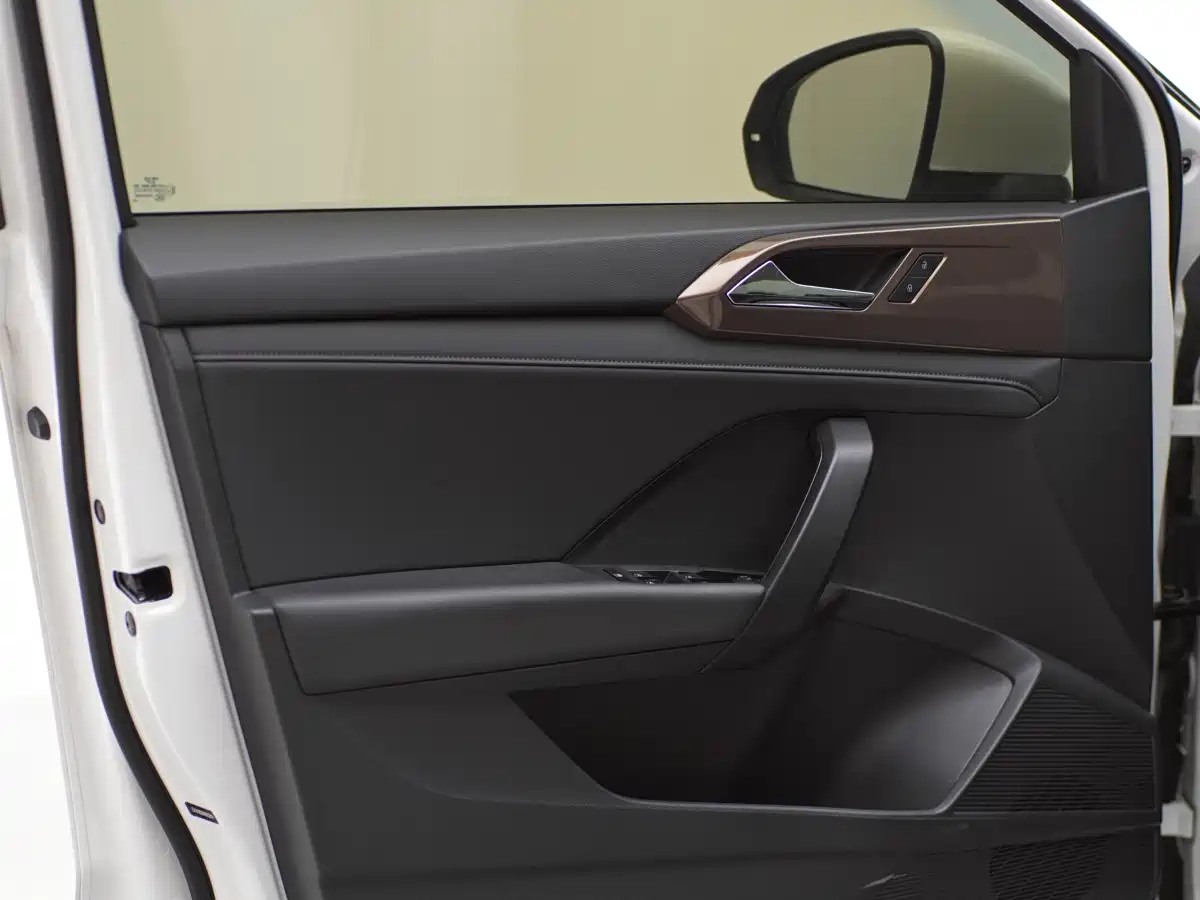 Volkswagen Tharu 2022 280TSI FWD Luxury Edition фото 10