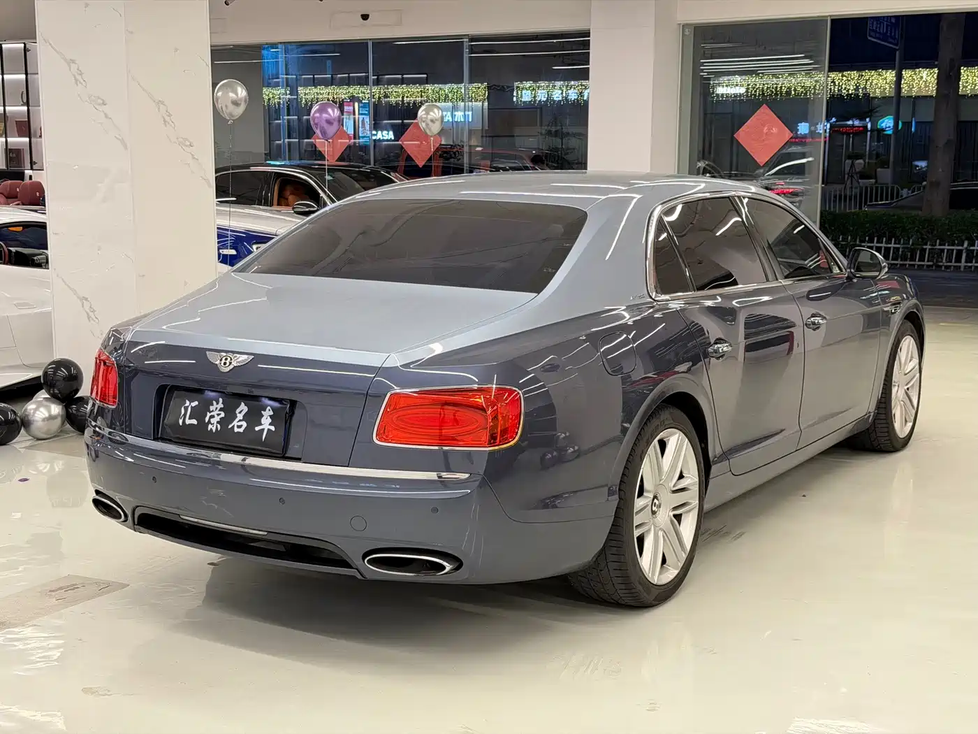Фото 11 - Bentley Flying Spur