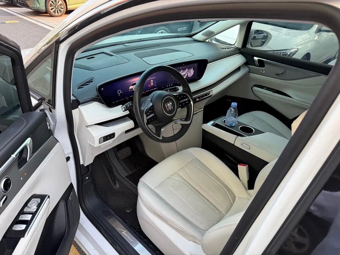 Buick GL8 New Energy 2024 2024 Landglory Premium Edition 7-Seater