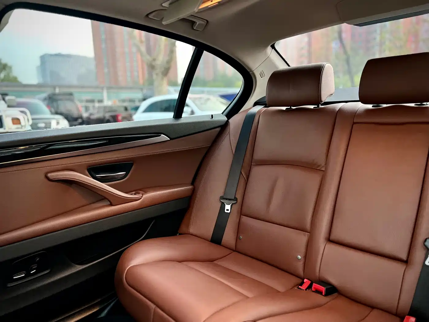 BMW 5 Series 2014 525Li Leading фото 30