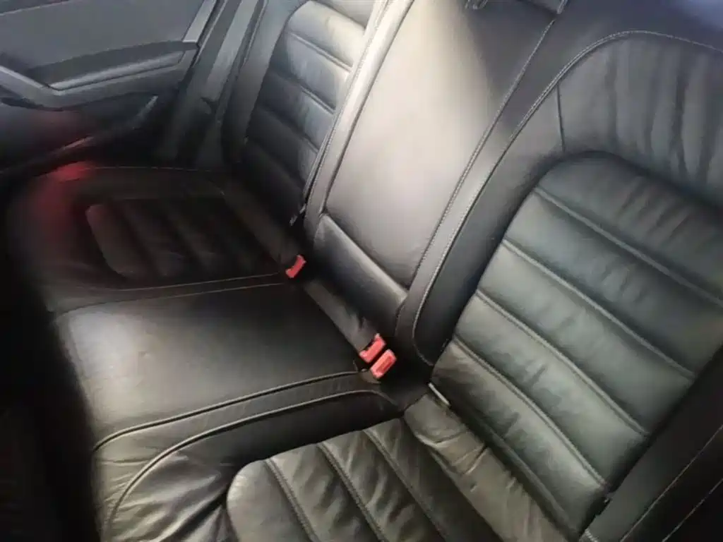 Volkswagen Passat 2016 330TSI DSG Honor Edition фото 17