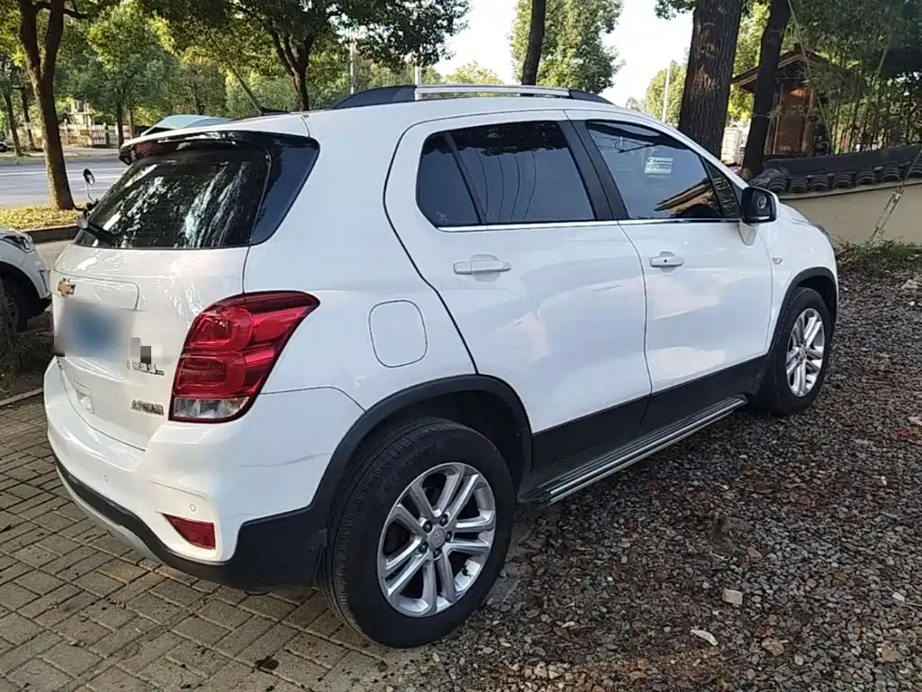 Photo 7 - Chevrolet Trax