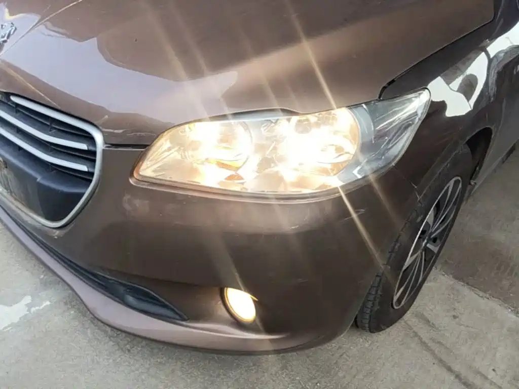 Peugeot 301 2015 2014 1.6L Manual Comfort Edition