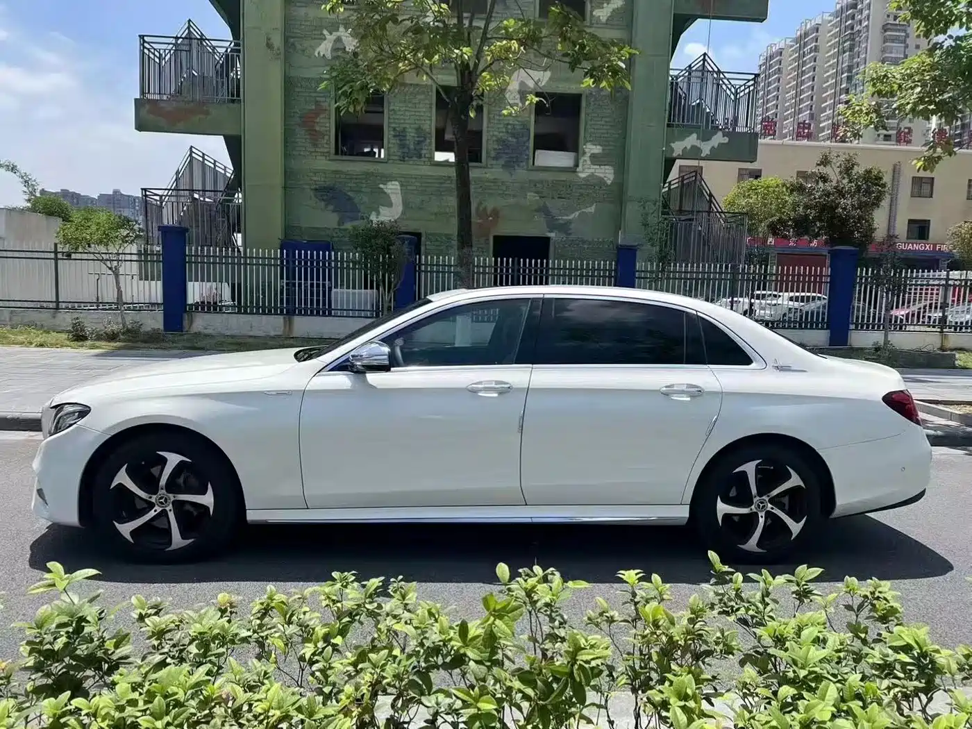 Mercedes-Benz E-Class 2017 E 200 L 4MATIC фото 4